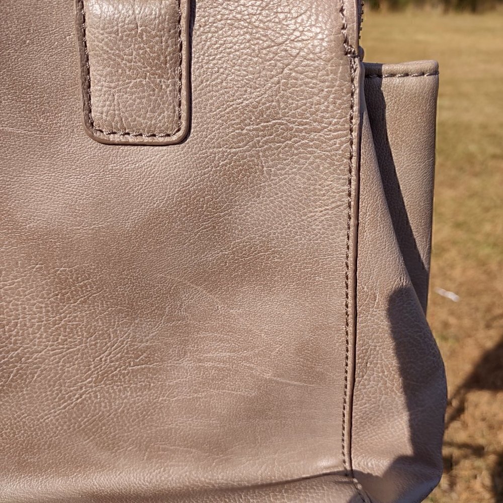 Relic Light Brown To Tan Handbag Purse - Picture 6 of 14